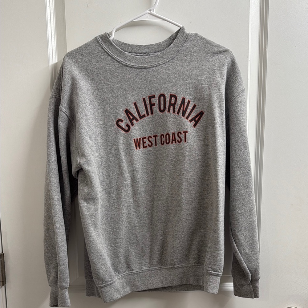 PrettyLittleThing Gray Crewneck Sweater Classic Style
